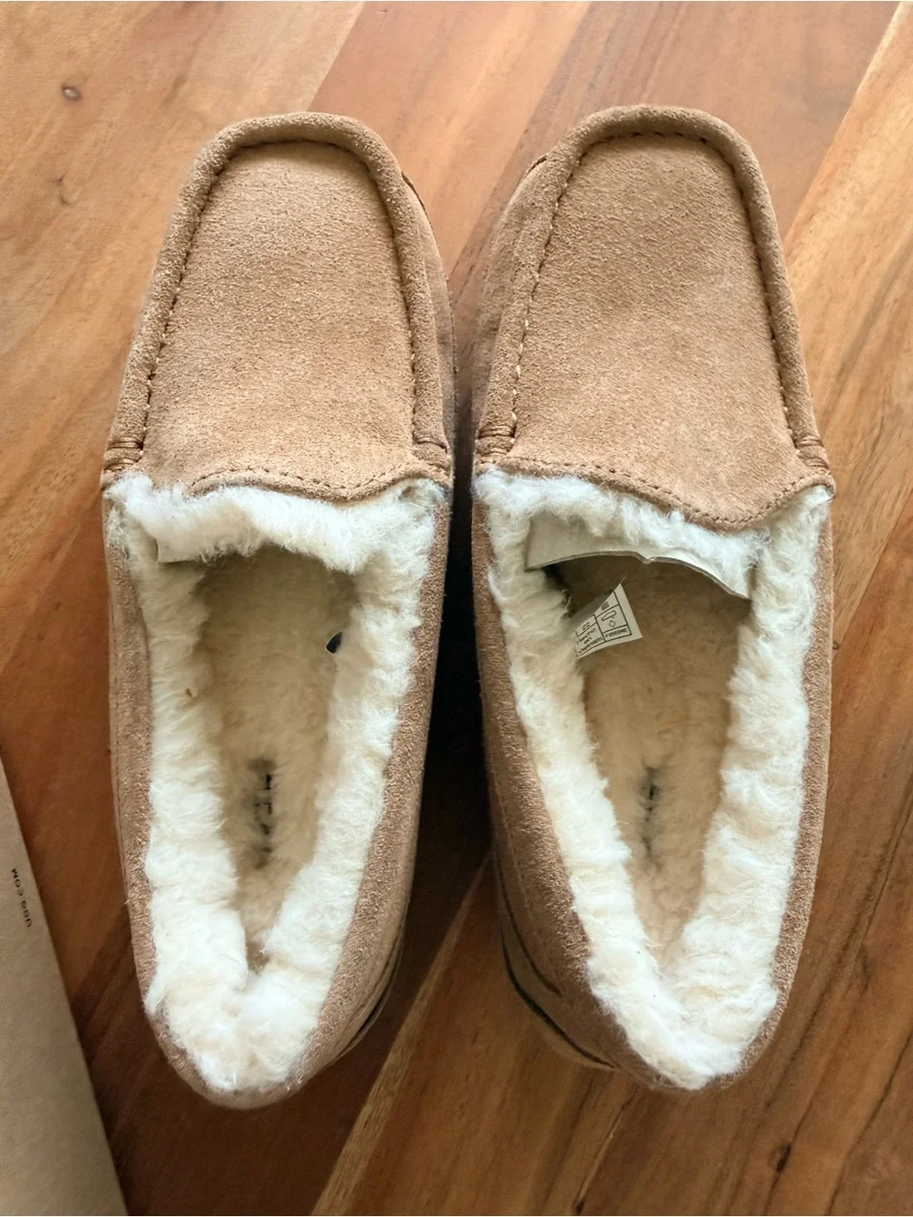 New in Box UGG Kids Ascot Chestnut Brown Suede Moccasin Slipper size 3